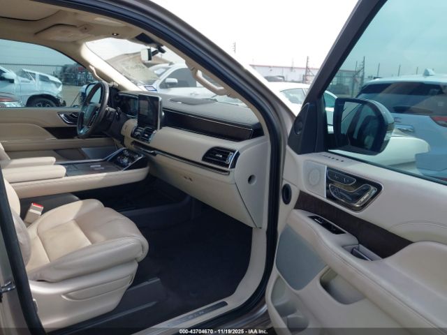 Lincoln Navigator Reserve Image 12