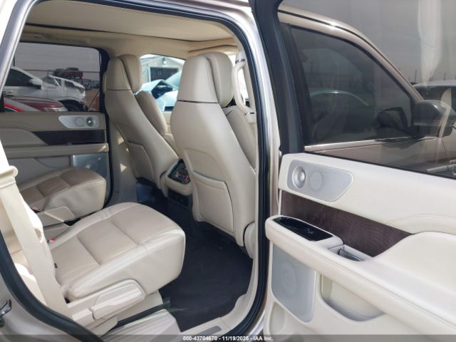 Lincoln Navigator Reserve Image 14