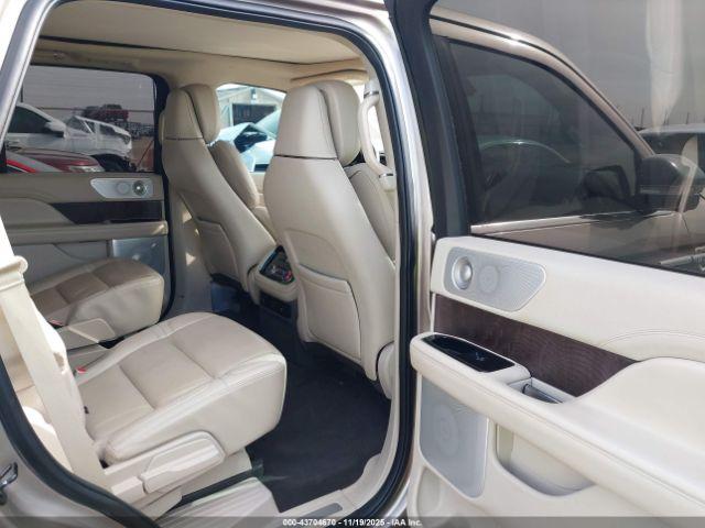 Lincoln Navigator Reserve Image 14