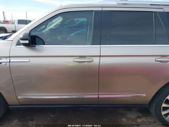 Lincoln Navigator Reserve Image 10