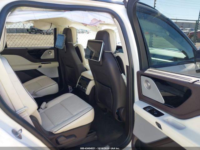 Lincoln Aviator Black Label Image 6