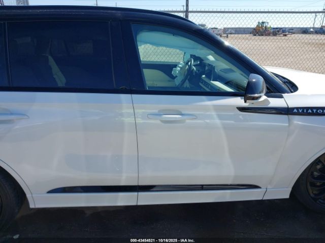 Lincoln Aviator Black Label Image 15