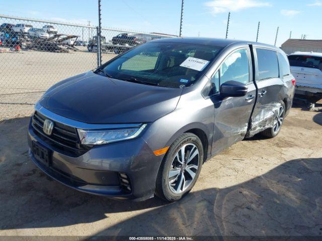Honda Odyssey Touring Image 6