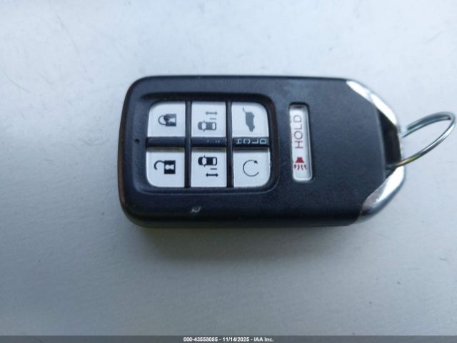 Honda Odyssey Touring Image 4