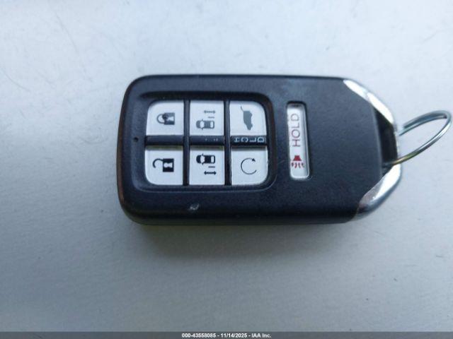 Honda Odyssey Touring Image 4