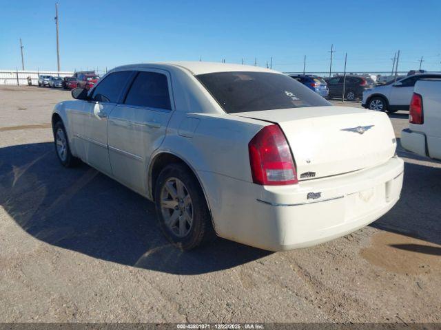 Chrysler 300 Image 4