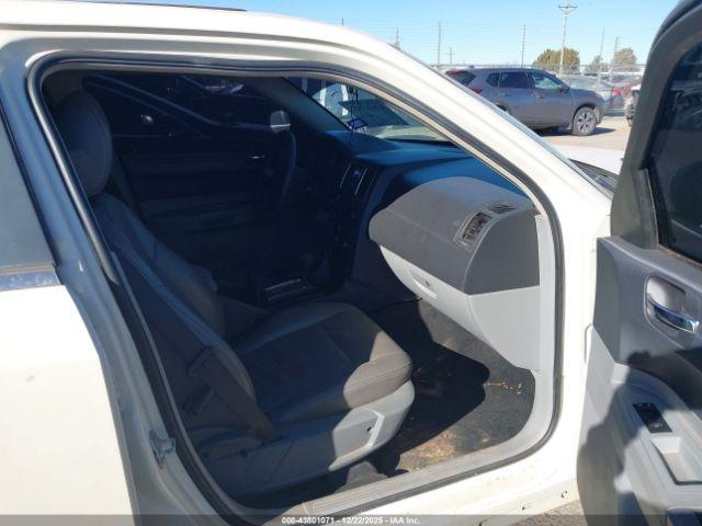 Chrysler 300 Image 3