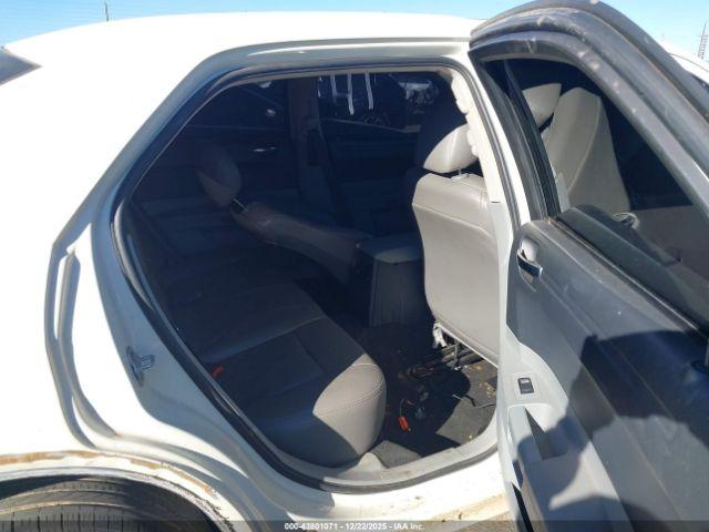 Chrysler 300 Image 6