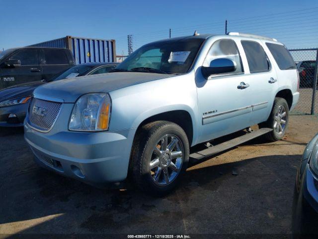 GMC Yukon Denali Image 10
