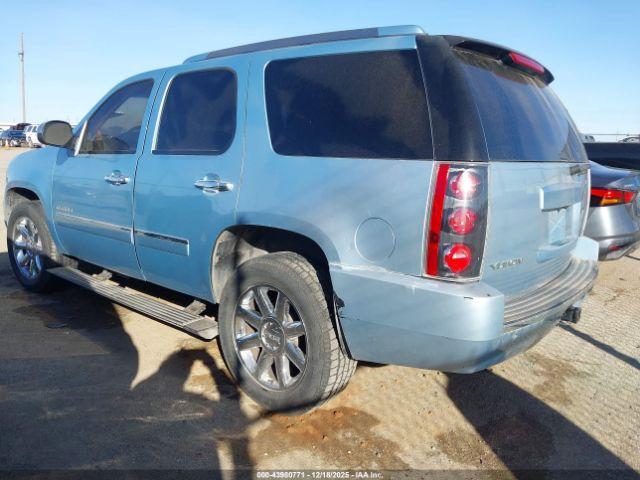 GMC Yukon Denali Image 6