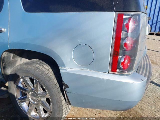 GMC Yukon Denali Image 7