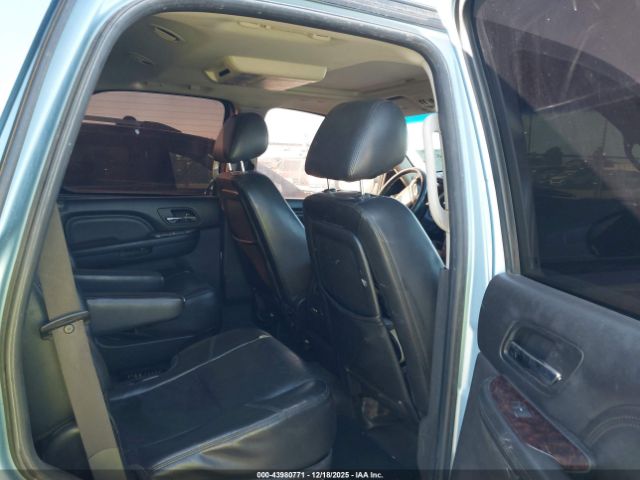 GMC Yukon Denali Image 15