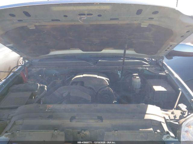 GMC Yukon Denali Image 5