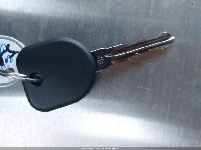 GMC Yukon Denali Image 4