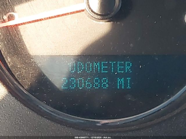 GMC Yukon Denali Image 3