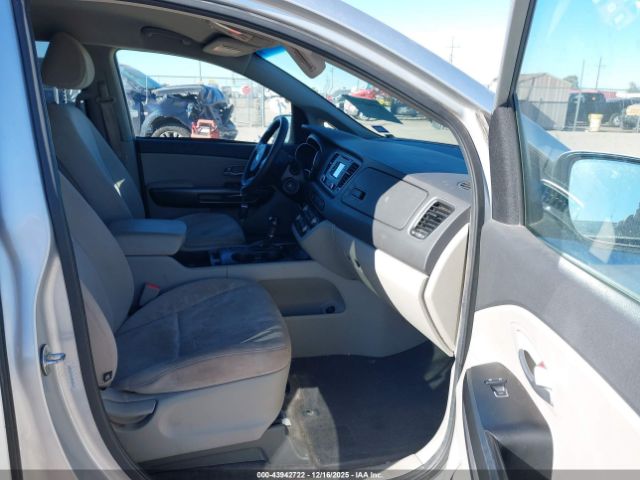 Kia Sedona Lx Image 7