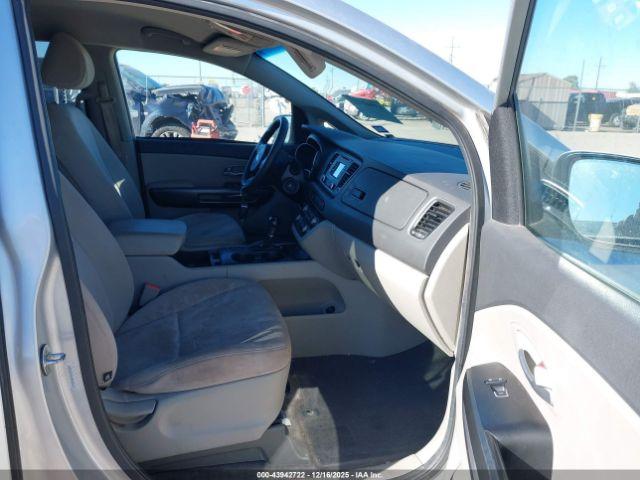 Kia Sedona Lx Image 7