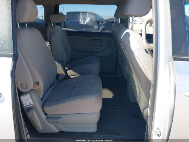 Kia Sedona Lx Image 5