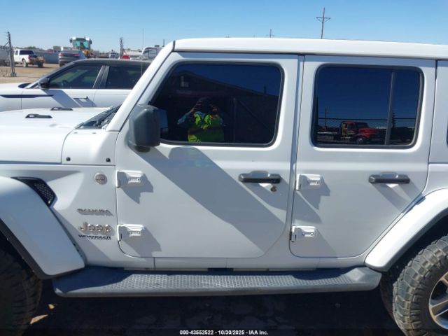 Jeep Wrangler Sahara 4x4 Image 14