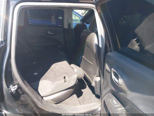 Jeep Compass Altitude Fwd Image 16