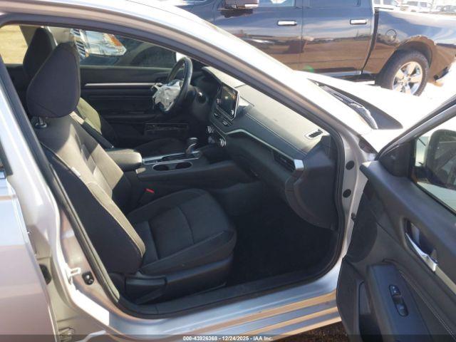 Nissan Altima 2.5 Sv Image 16