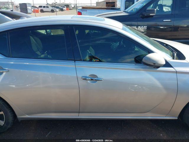 Nissan Altima 2.5 Sv Image 6