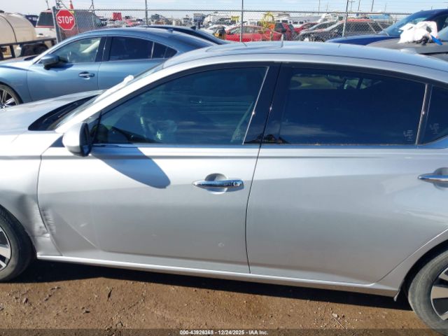 Nissan Altima 2.5 Sv Image 11