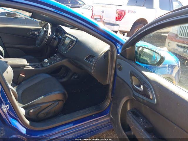 Chrysler 200 S Image 3