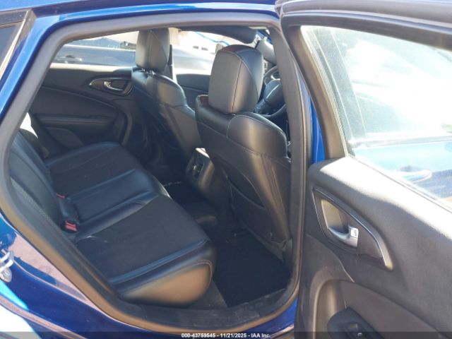 Chrysler 200 S Image 5