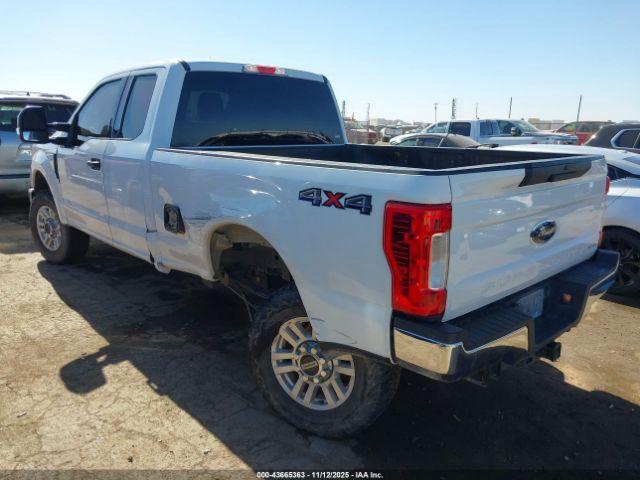 Ford F-250 Xlt Image 12