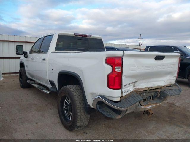 Chevrolet Silverado 2500 4wd  Standard Bed Ltz Image 14