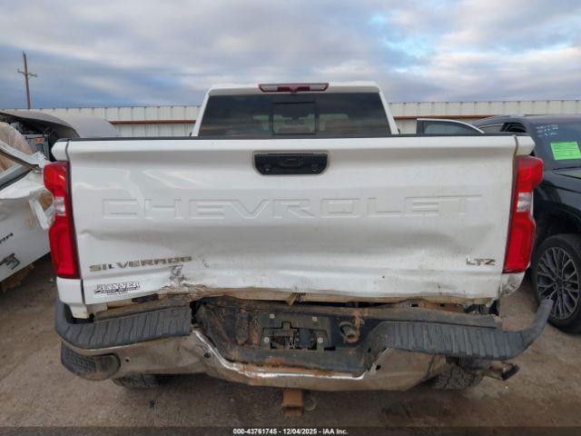 Chevrolet Silverado 2500 4wd  Standard Bed Ltz Image 15