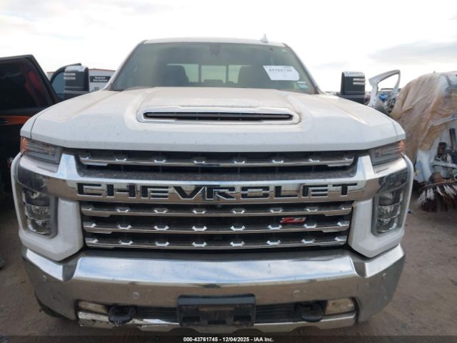 Chevrolet Silverado 2500 4wd  Standard Bed Ltz Image 12