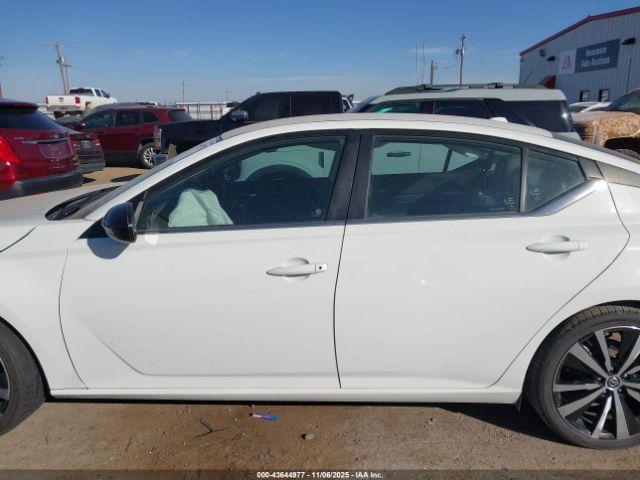 Nissan Altima Sr Fwd Image 3