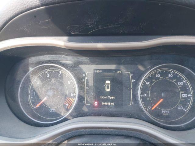 Jeep Cherokee Sport Image 8