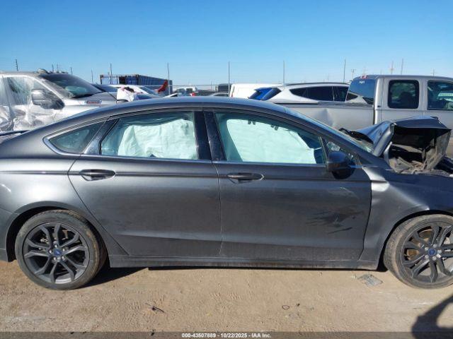 Ford Fusion S Image 12