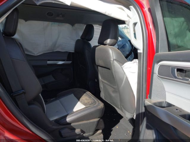 Ford Explorer Xlt Image 8