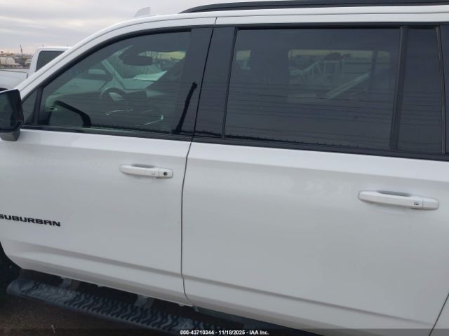 Chevrolet Suburban 4wd Z71 Image 4