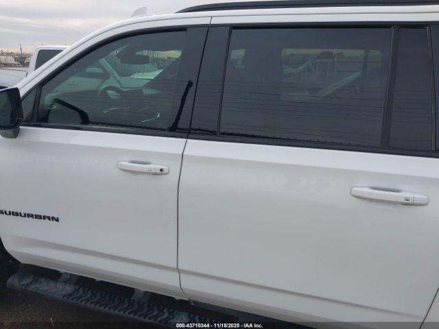 Chevrolet Suburban 4wd Z71 Image 4