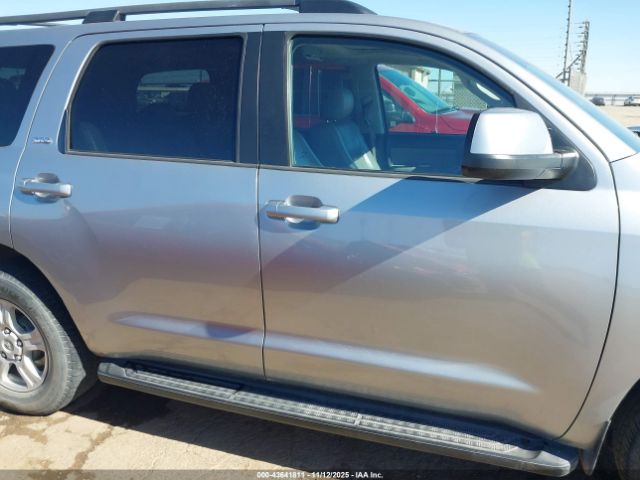 Toyota Sequoia Sr5 5.7l V8 Image 16