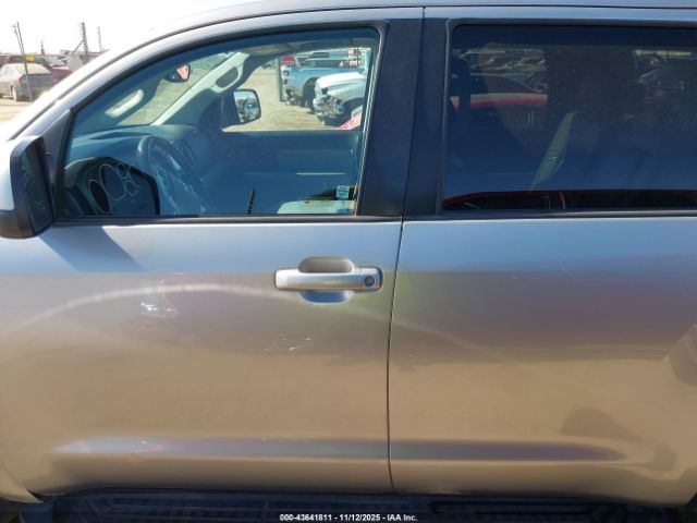 Toyota Sequoia Sr5 5.7l V8 Image 9