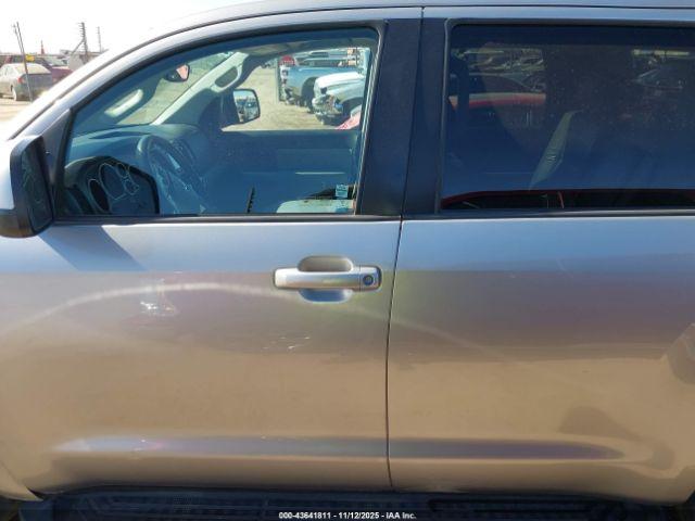 Toyota Sequoia Sr5 5.7l V8 Image 9