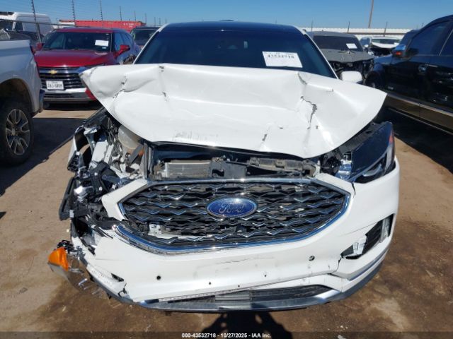 Ford Edge Titanium Image 4