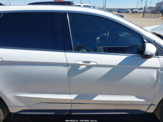 Ford Edge Titanium Image 11