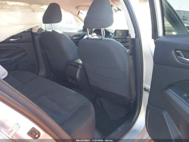 Nissan Altima 2.5 S Image 6