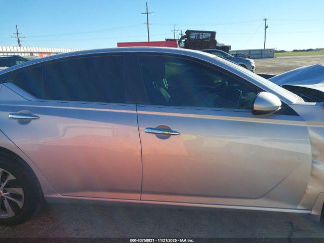 Nissan Altima 2.5 S Image 12