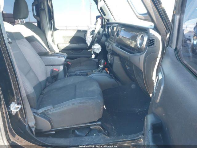 Jeep Wrangler Sahara 4x4 Image 4