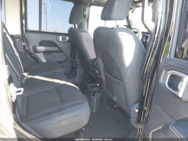 Jeep Wrangler Sahara 4x4 Image 10