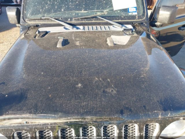 Jeep Wrangler Sahara 4x4 Image 6