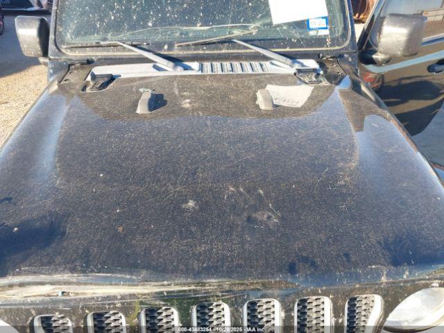 Jeep Wrangler Sahara 4x4 Image 6